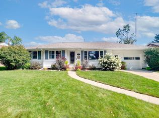 410 Hillcrest Dr, Fort Atkinson, WI 53538
