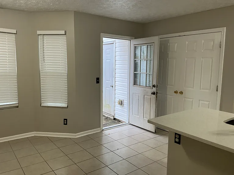 5553 Strathmoor Manor Cir — Photo 13