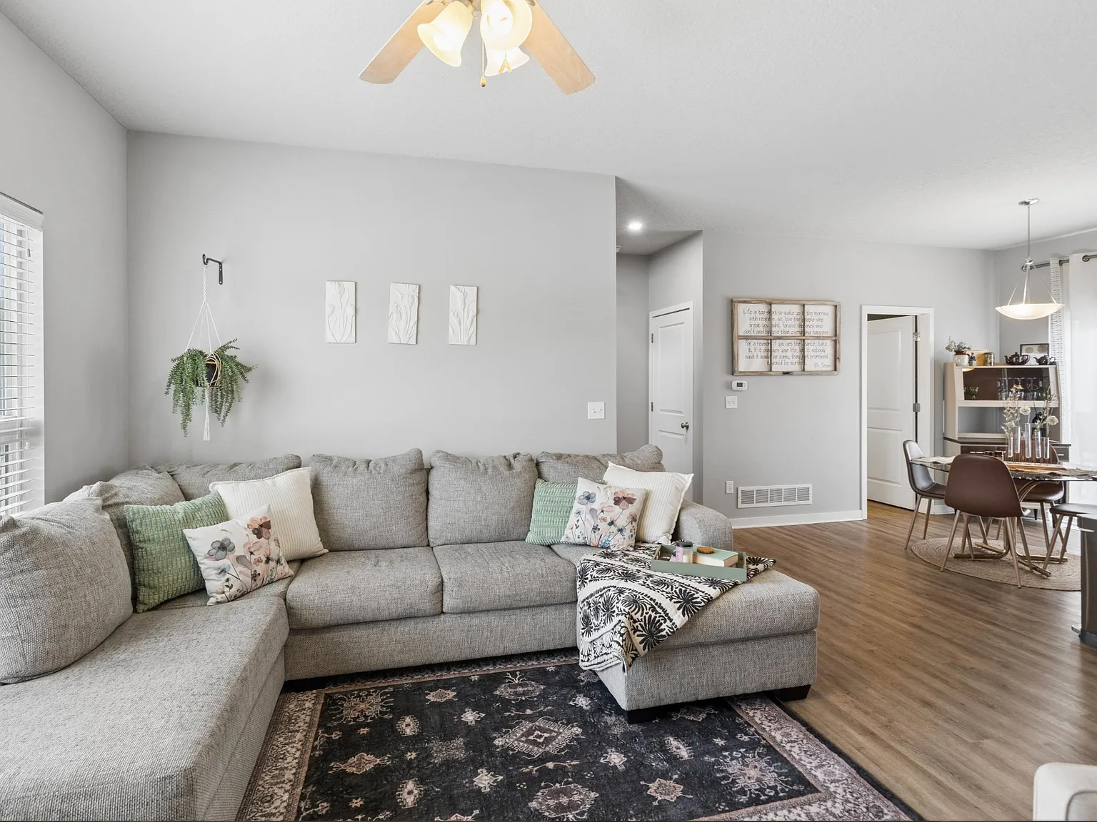 3 bed, 2.5 bath, 1560 sqft, $1,800 — Photo 3