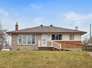 2066 Saunderson Dr, Ottawa, ON K1G 2E6