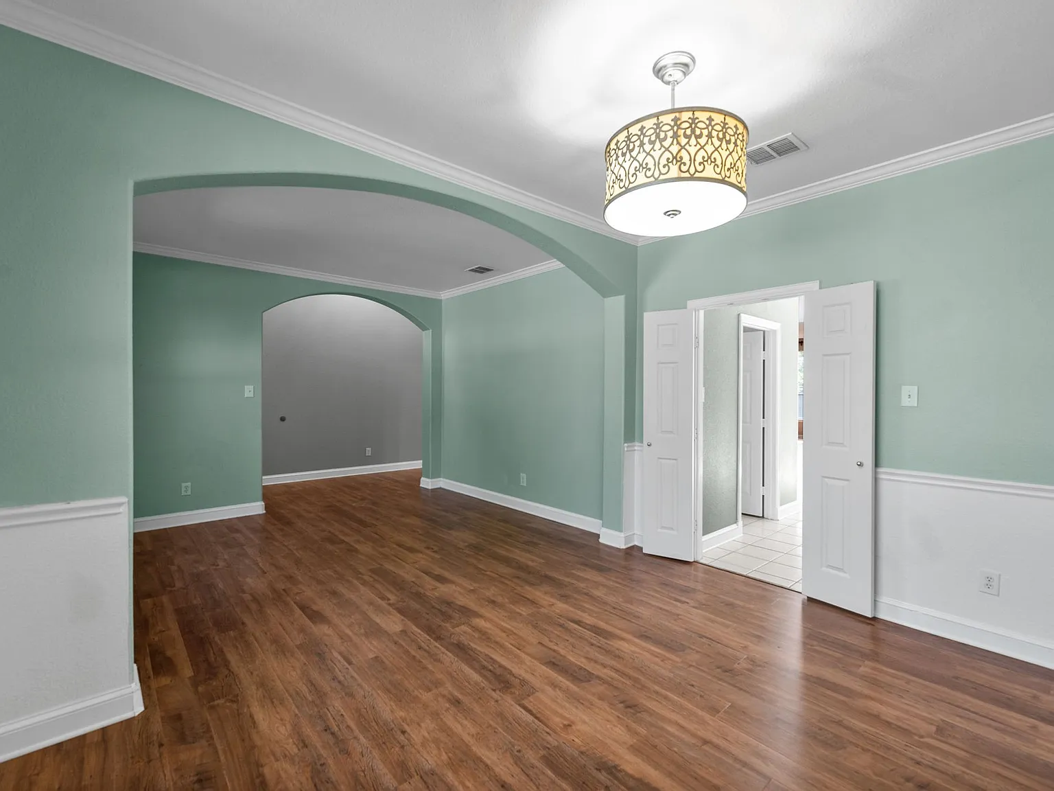 4 bed, 2695 sqft, $2,600 — Photo 4