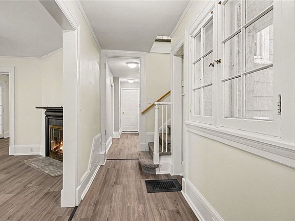 4th image of 416 N Main St
