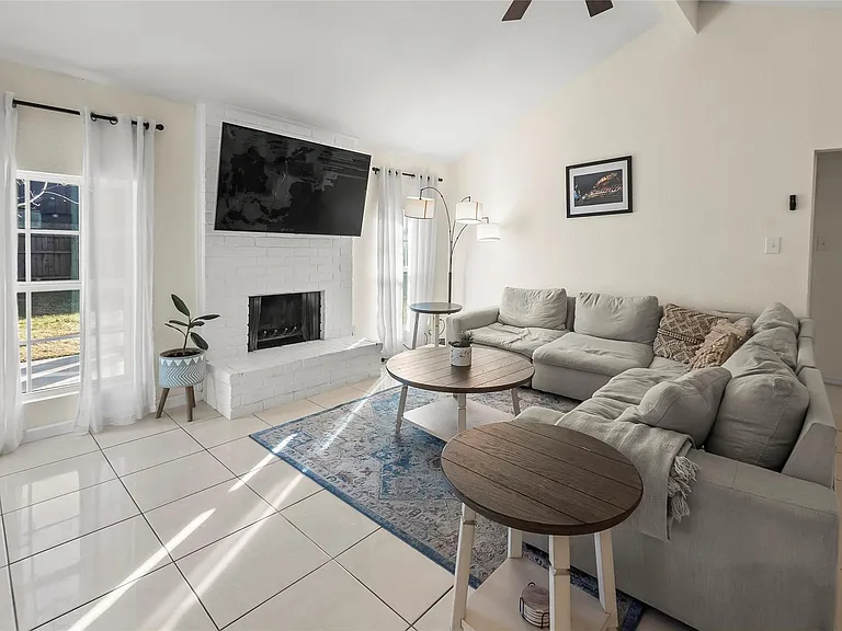 11007 White Oak Bend Dr — Photo 2