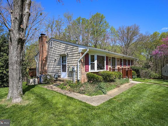 2nd image of 418 Cynthia Ln NE
