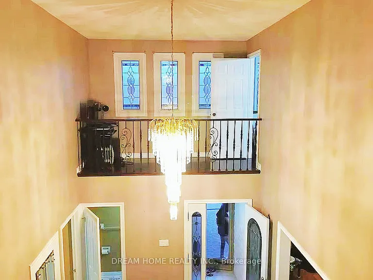 67 Cornell Cres — Photo 3
