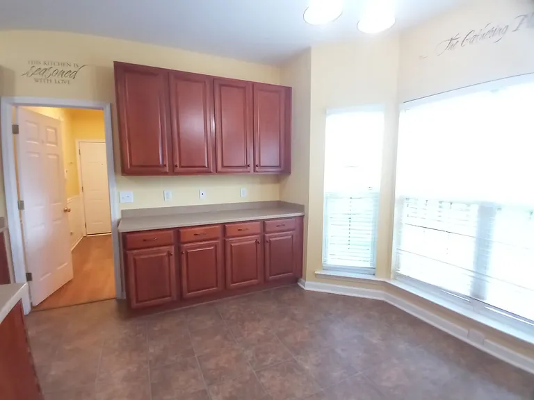 565 Batty Way — Photo 16