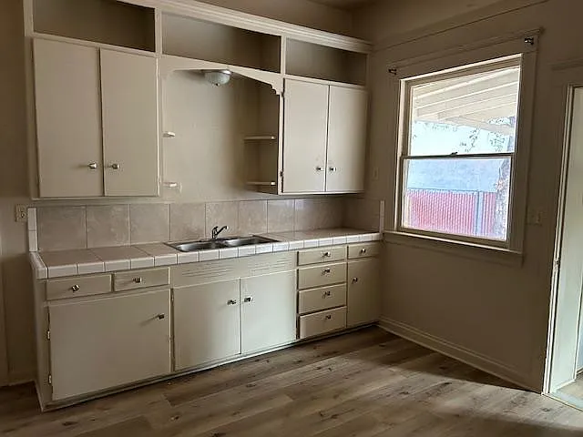 2 bed, 1000 sqft, $1,295 — Photo 4