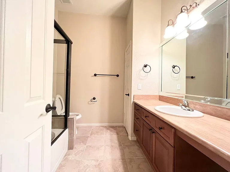 2105 Eaglepath Cir — Photo 29