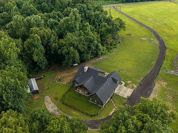 5th image of 16867 Highway 59 W