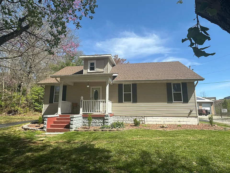 2320 Llewellyn Rd