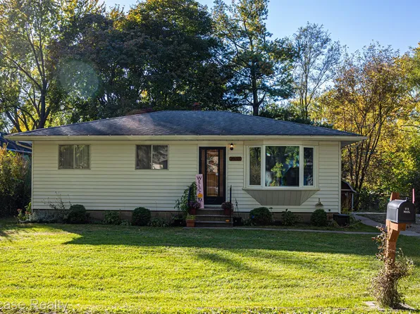 2935 Sunshine Ter, Waterford, MI 48329
