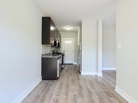 2nd image of 624 W Cornelia Ave #3WBT