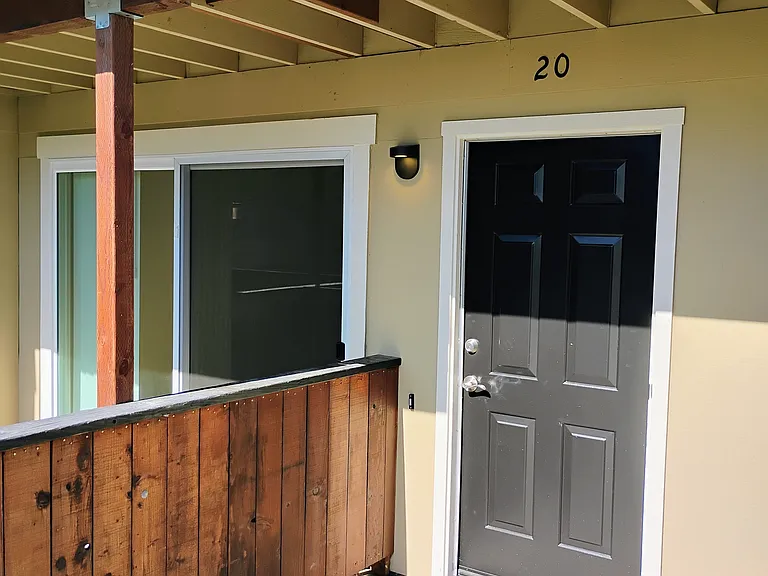 Pine Wild Apartments — Photo 18