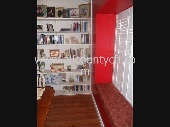 window seat & book shelf