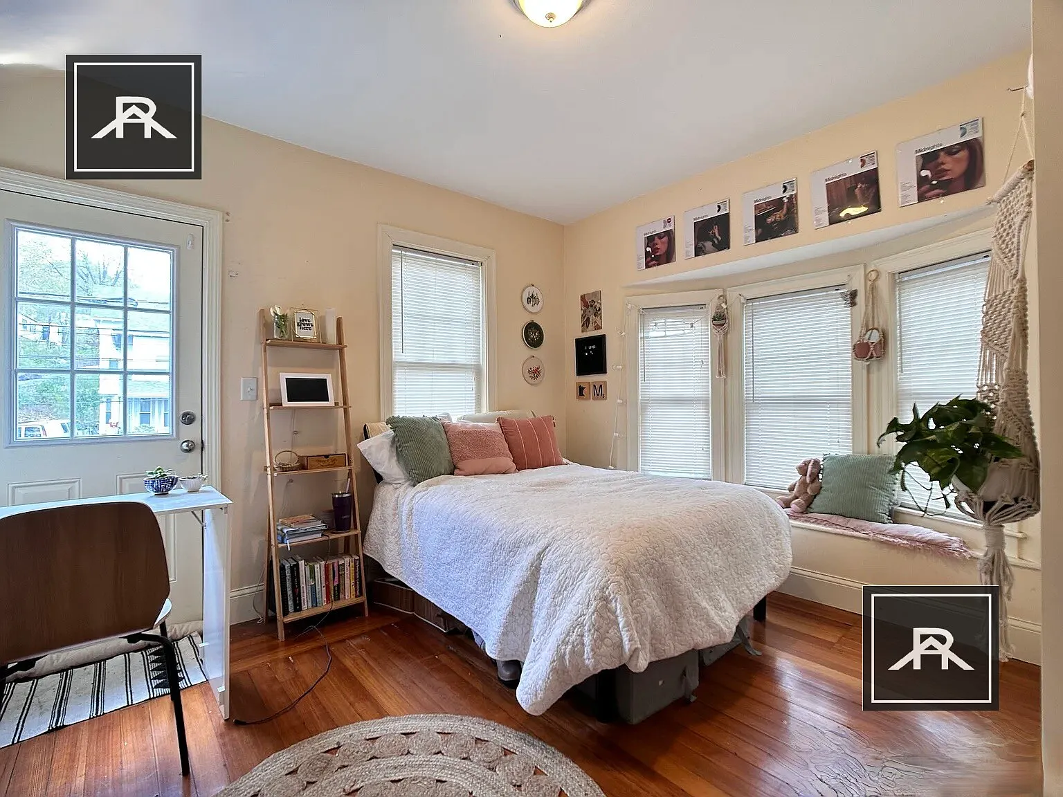 4 bed, 1.0 bath, $4,000 — Photo 2