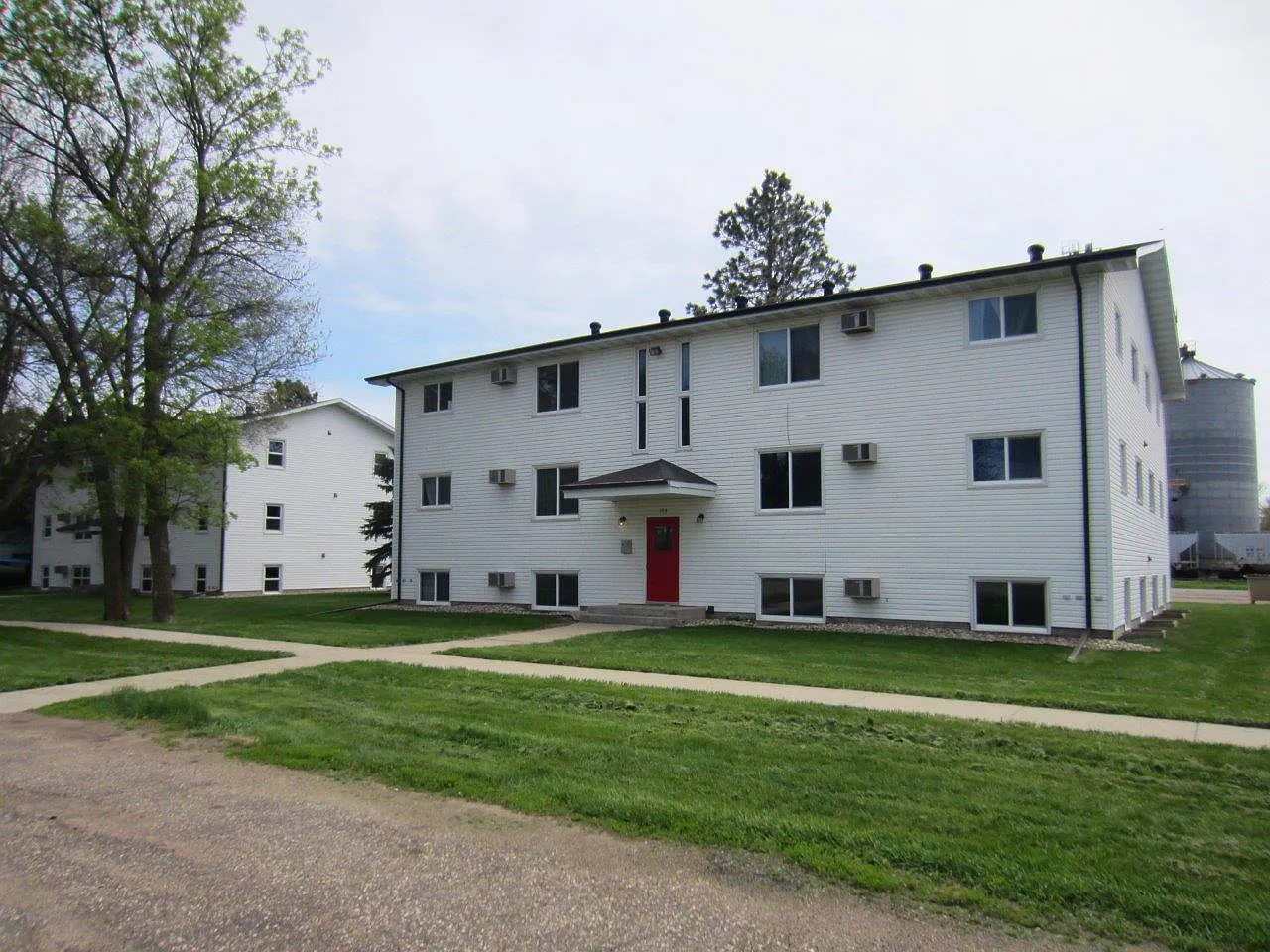 Dakota Village Apartments — Photo 1