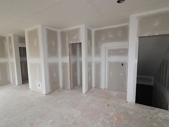 4th image of 989 Centerbeam Ave