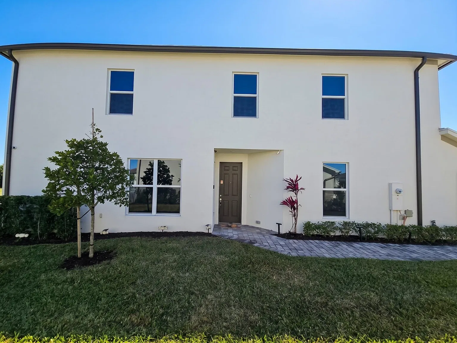 3 bed, 2.5 bath, 1635 sqft, $3,350 — Photo 2