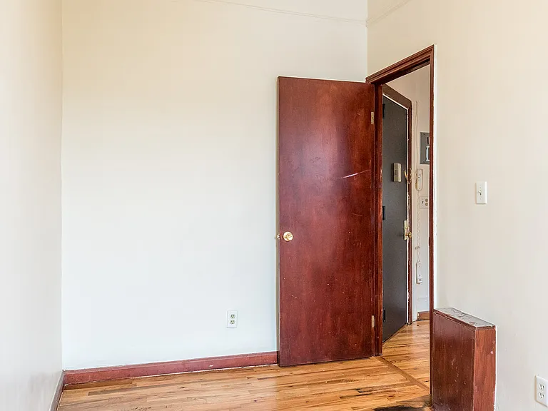 206 Scholes St #25 — Photo 13