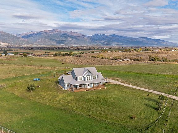 3rd image of 2261 Poppy Ln