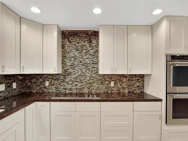 3208 Woodstone Dr — Photo 15