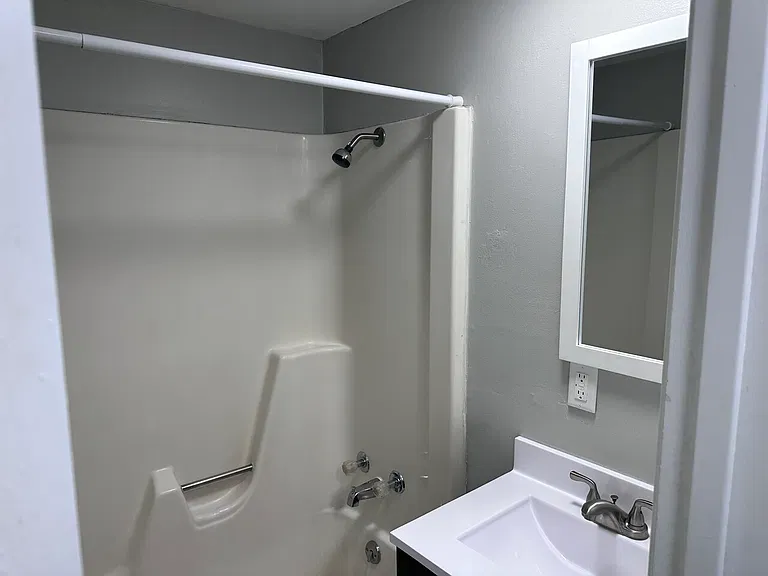 1014-1028 Shagbark Dr #1 — Photo 4