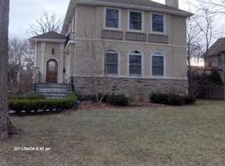 910 Vernon Ave, Glencoe, IL
