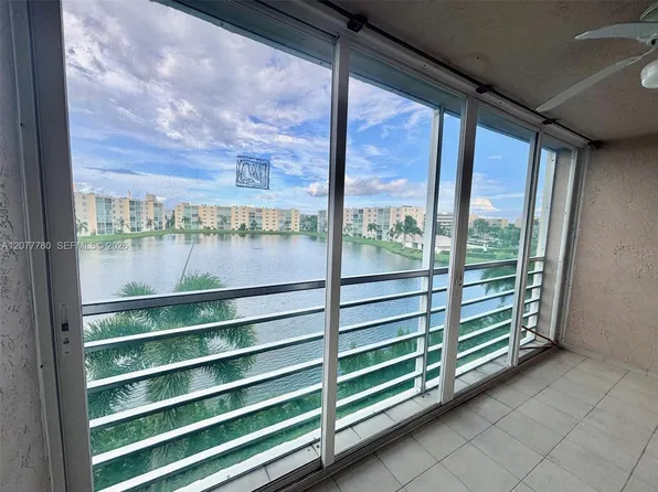 141 SE 3rd Ave APT 402, Dania, FL 33004