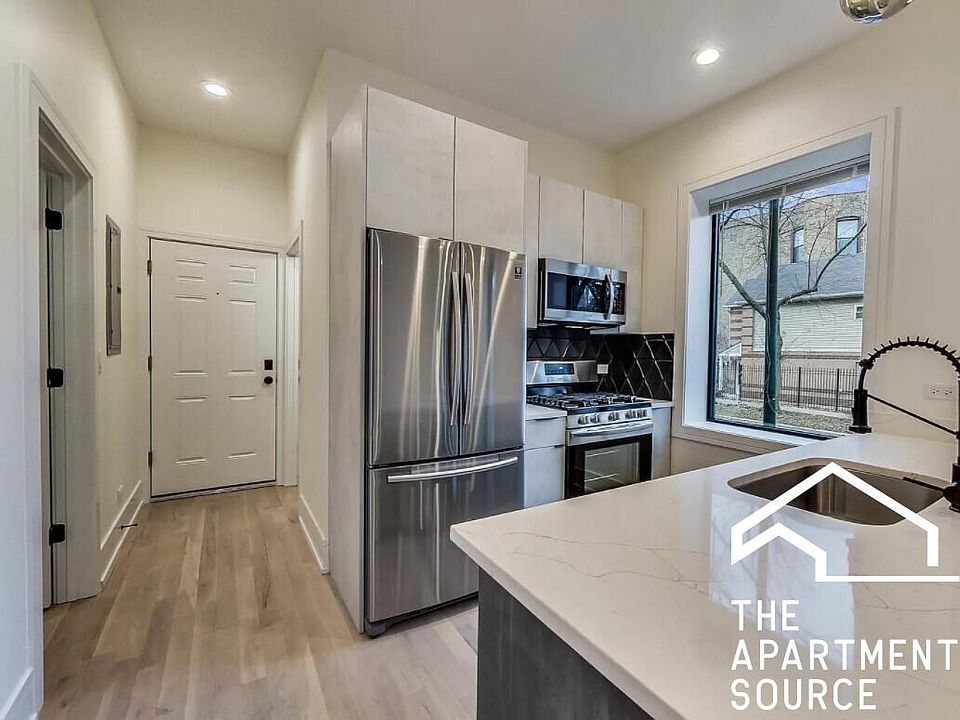 1st image of 1359 N Rockwell St #1C