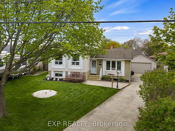 2nd image of 64 Carriage Rd