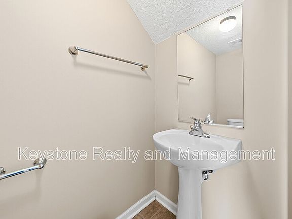 4th image of 816 Oak Arbor Ct APT C