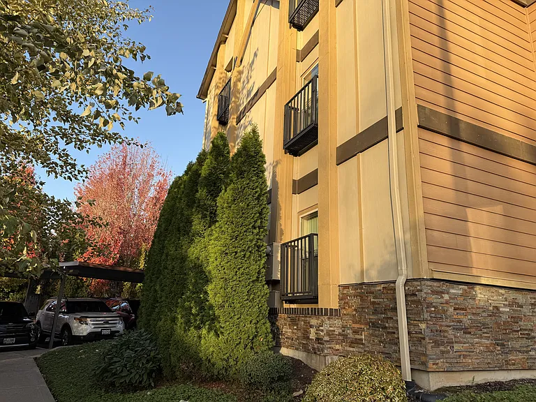 Sierra Point Apartments — Photo 23