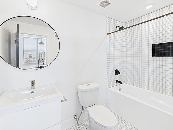 4th image of 3148-52 Richmond St #2