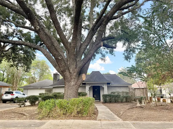 606 Fairway Dr, Richmond, TX 77469