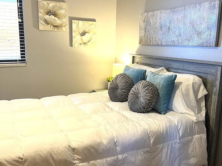 4801 Casablanca Cir — Photo 22