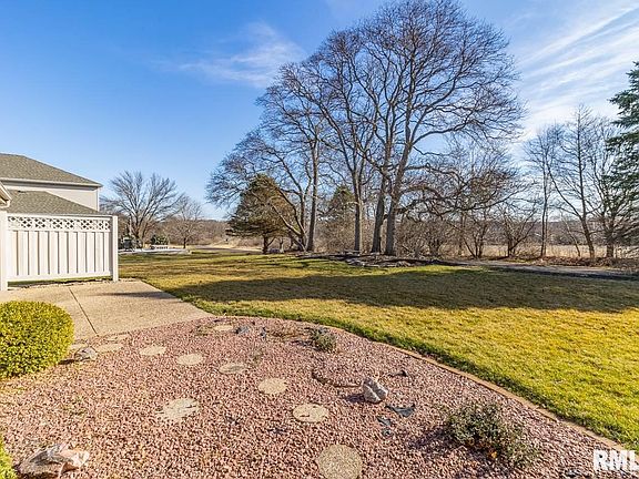 5th image of 617 Country Club Ln