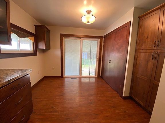 4th image of 167 E Mapledale Ave