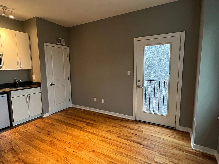 531 N Budd St #DD3 — Photo 4