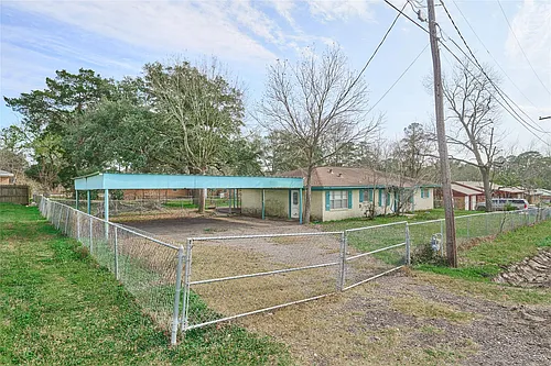 203 Paul Knox St Photo 1