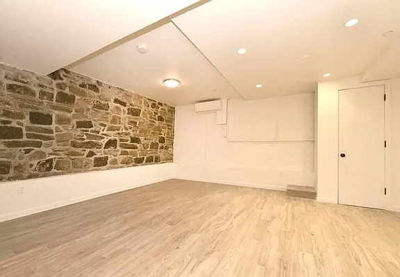 Rented by REAL New York | media 6