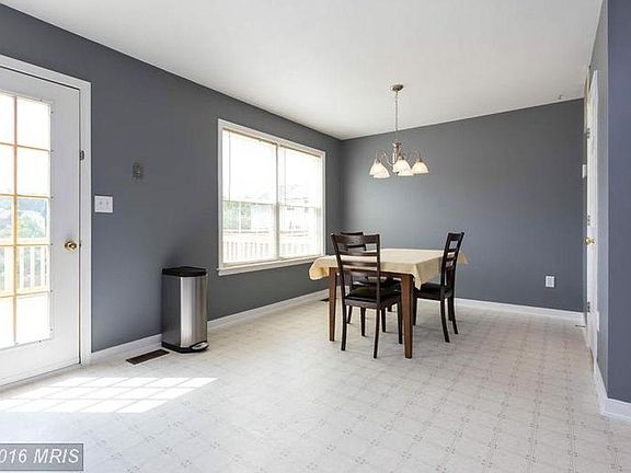 5th image of 202 Munsons Hill Ct