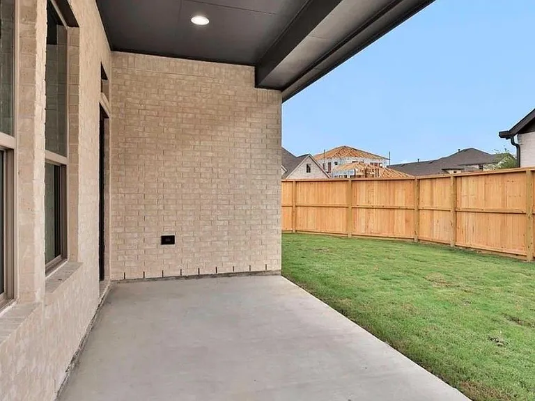 303 Eileen Dr — Photo 15