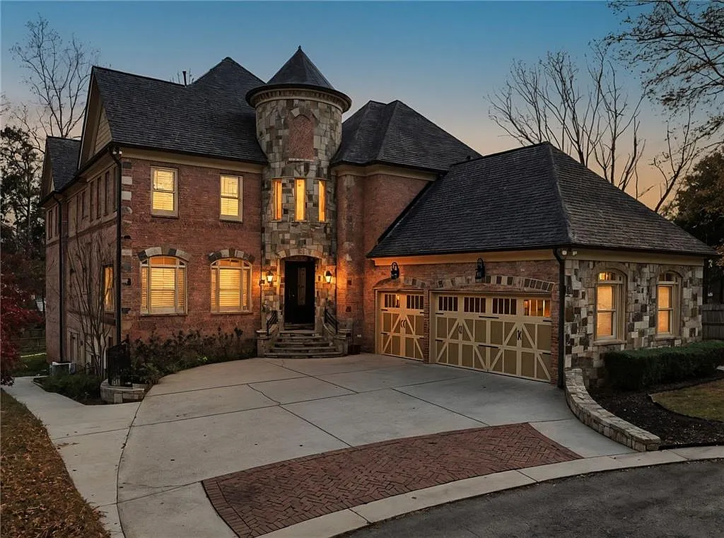 7 bed, 7.5 bath, 8271 sqft, $8,000 — Photo 2