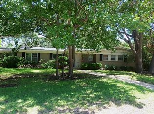 6852 Middle Rd, Fort Worth, TX 76116