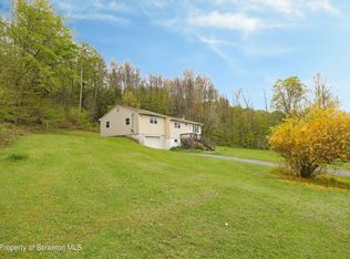 175 Creek Dr, Prompton, PA 18456