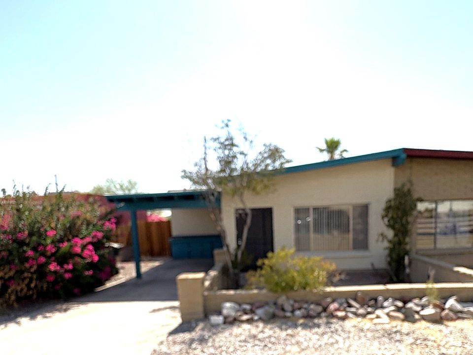 1st image of 809 N Camino Seco