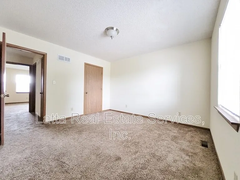403 S Sunrise Dr — Photo 9