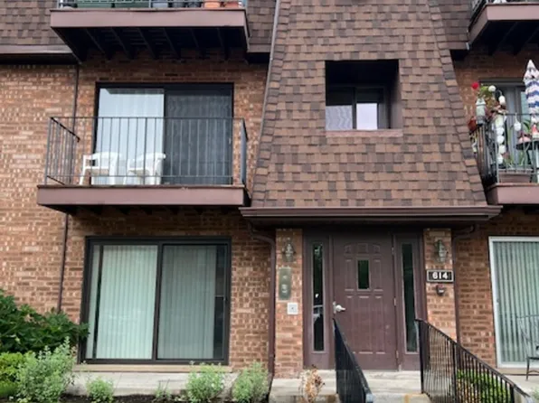 614 Cobblestone Cir APT A, Glenview, IL 60025