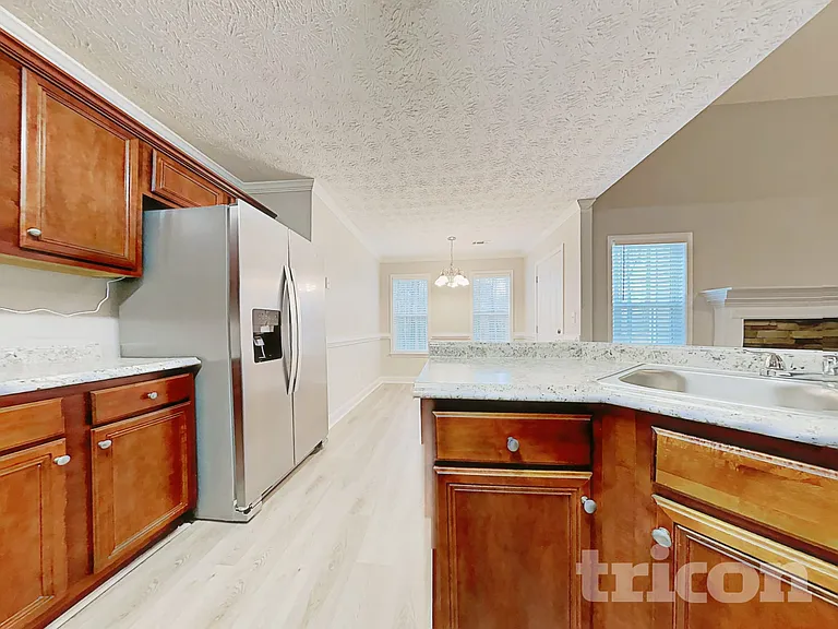 110 Brooks Cir — Photo 5