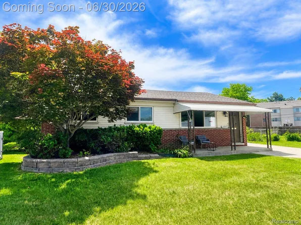 16944 Hans Ct, Fraser, MI 48026